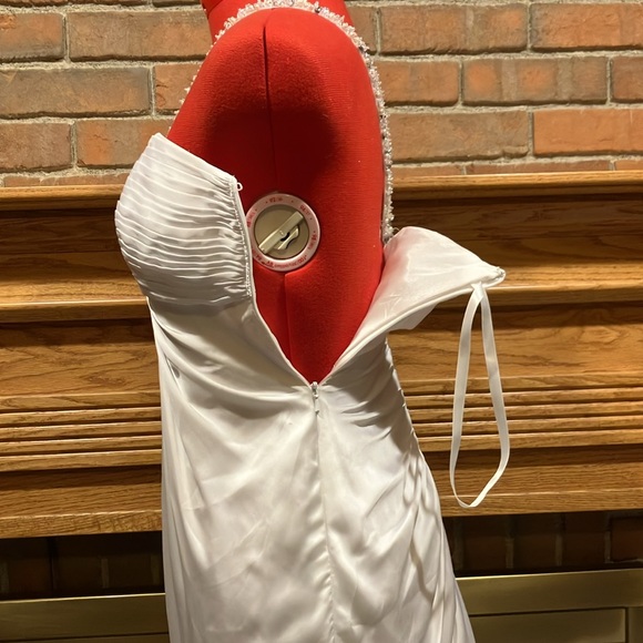 EUC Sz 2 Disney Fairytale Weddings by Alfred Angelo “Jasmine” - Picture 4 of 9